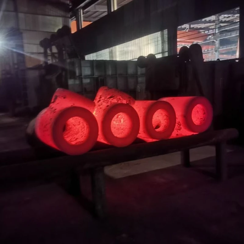Тройник из горячепрессованной легированной стали